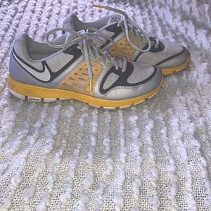 NIKE women’s yellow and gray livestrong sneakers size 8.5